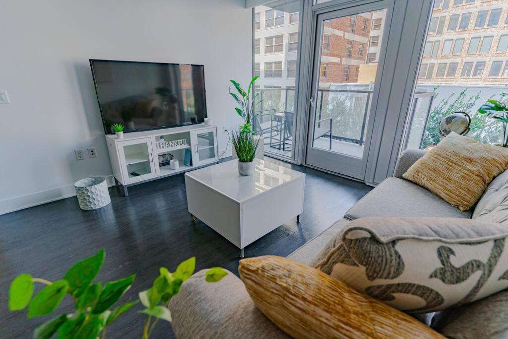 Downtown Paradise Escape With 2 Pools / Hot Tubs Lejlighed Los Angeles Eksteriør billede